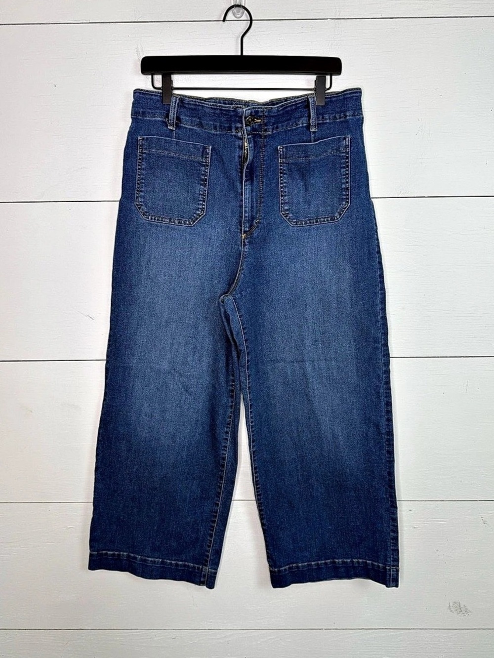 Gloria Vanderbilt • Shape Effect Tummy Sculpt Wide Leg Crop Medium Wash Jeans 14